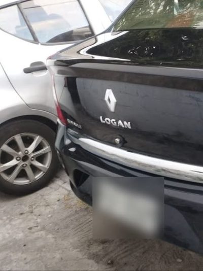 El mismo Renault Logan visto por detrás con el guardachoque ya montado tras el enderezado